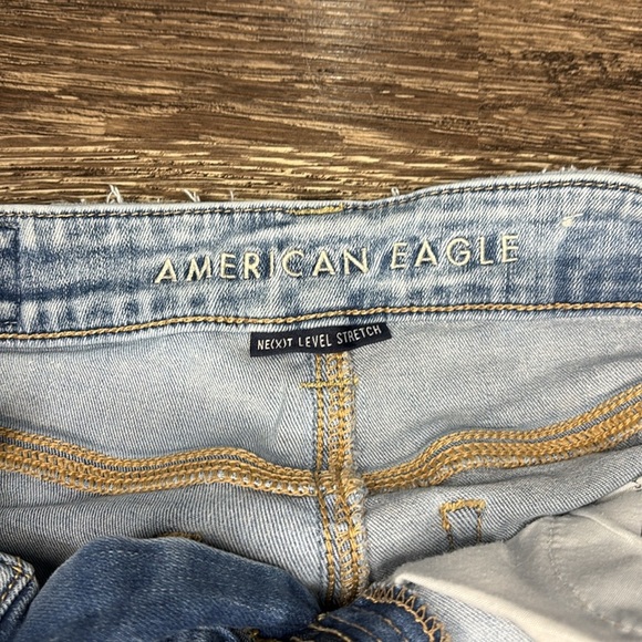 American Eagle Light Blue very Distressed Women's Jeans size 4 - Picture 8 of 10